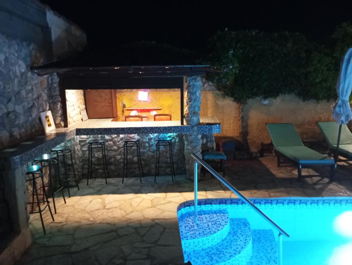 Xenonas Κithαiron Hotel Vília Exterior foto